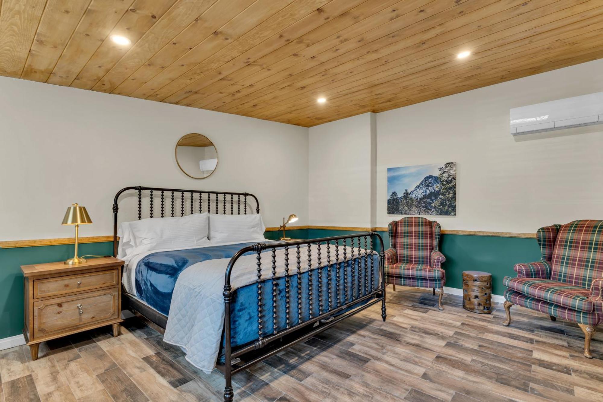 Deluxe Double Room with Bath